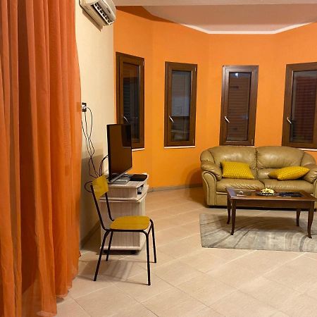 アッセミニ The Orange House Bed & Breakfast エクステリア 写真